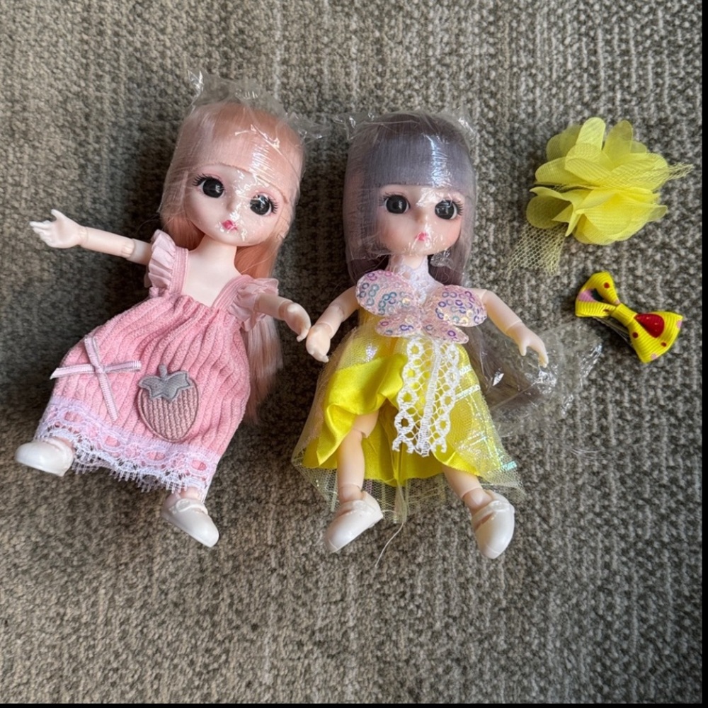💕Posable Miniature Dolls Set - Pink, Black, Yellow, White ~ Brand New - Picture 5 of 11